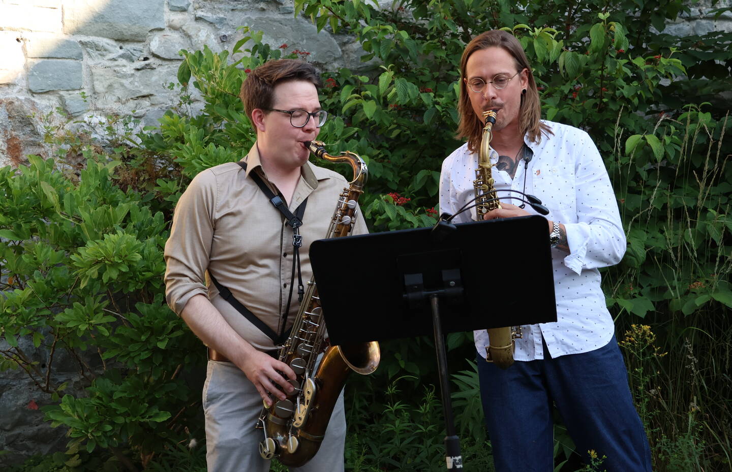 Das Duo «Sax Mal Zwei» in voller Spiellaune.