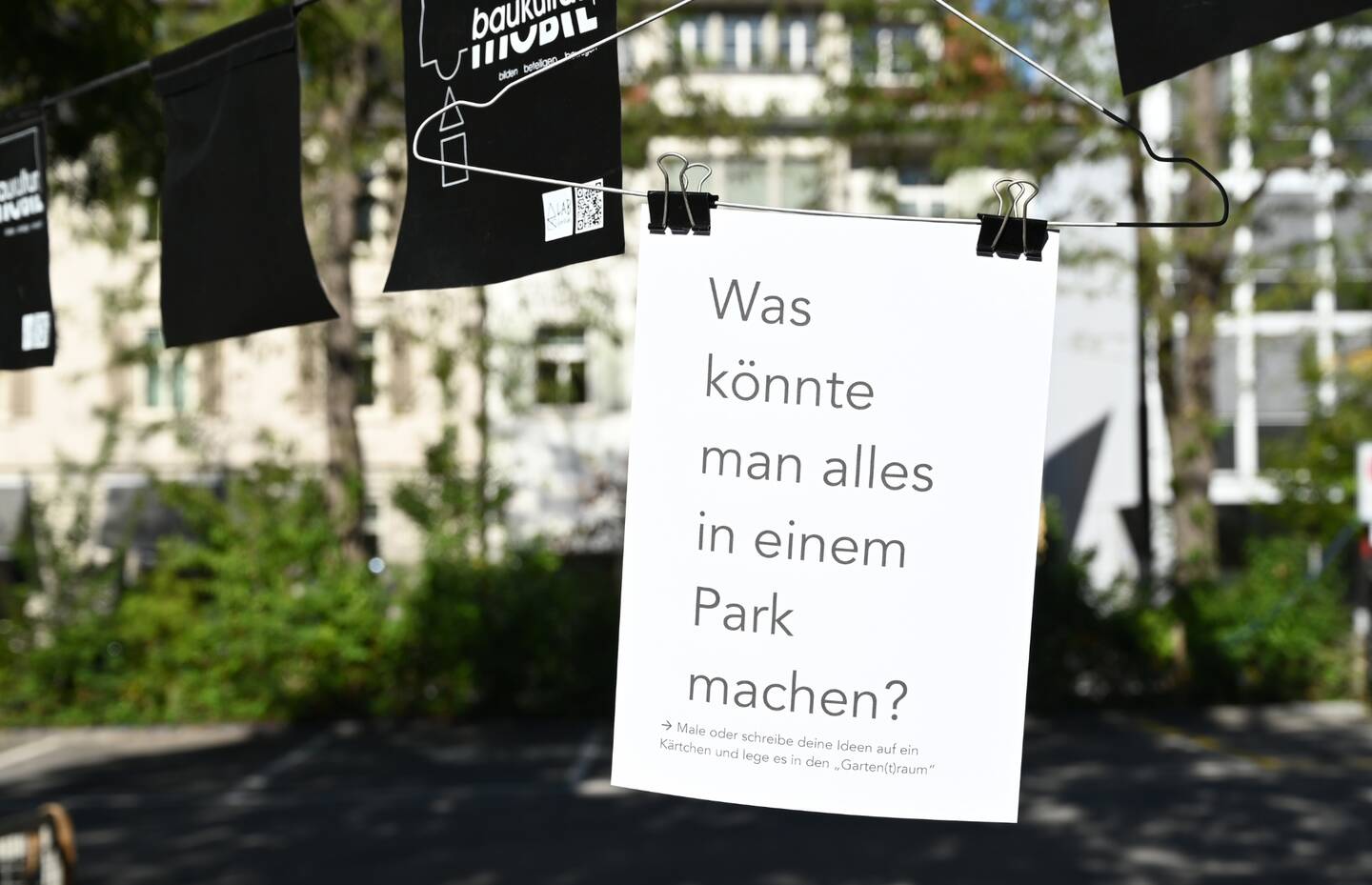 Beim BaukulturMOBIL konnten die Besucher:innen träumen und einen Parkplatz nach ihren Vorstellungen neu gestalten.